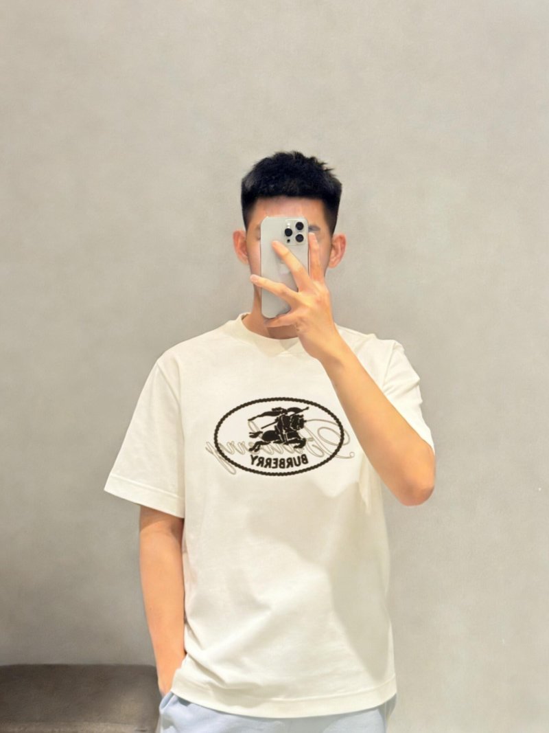Burberry Pegasus Oval Cream Short Sleeve T-Shirt