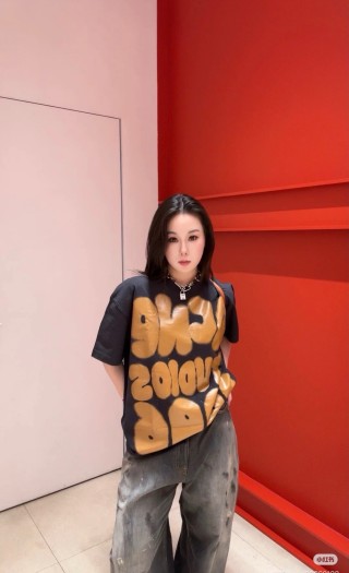 Black & Gold Oversized Graphic T-Shirt