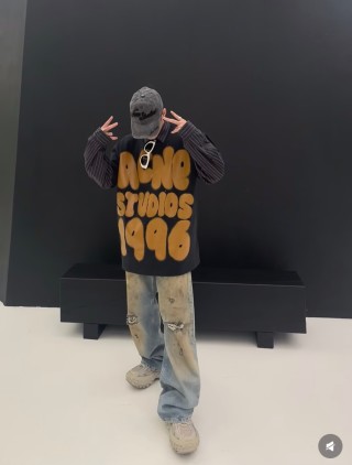 Black & Gold Oversized Graphic T-Shirt view 5