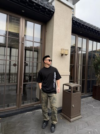 Burberry Black Vertical Logo T-Shirt view 7