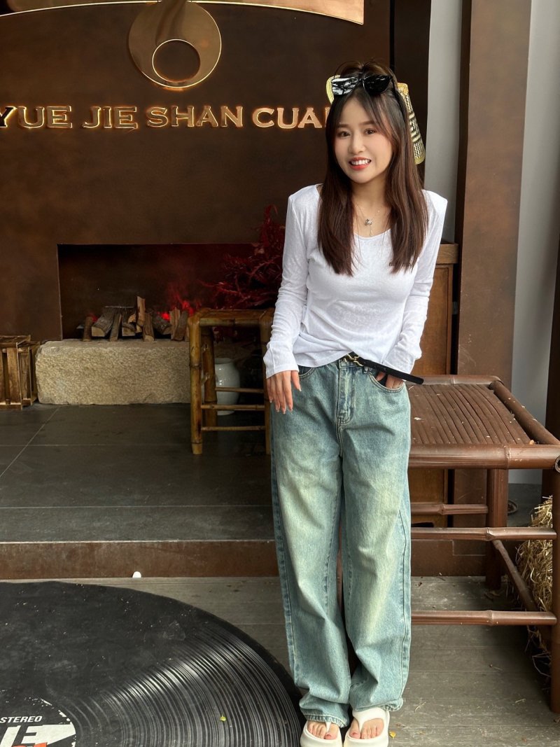 Vintage Wash Wide-Leg Denim Jeans – Light Blue