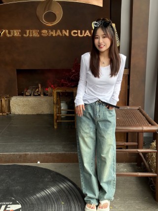 Vintage Wash Wide-Leg Denim Jeans – Light Blue