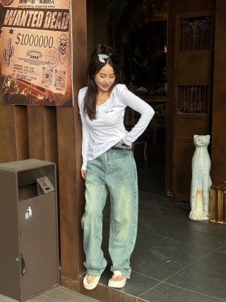 Vintage Wash Wide-Leg Denim Jeans – Light Blue view 7