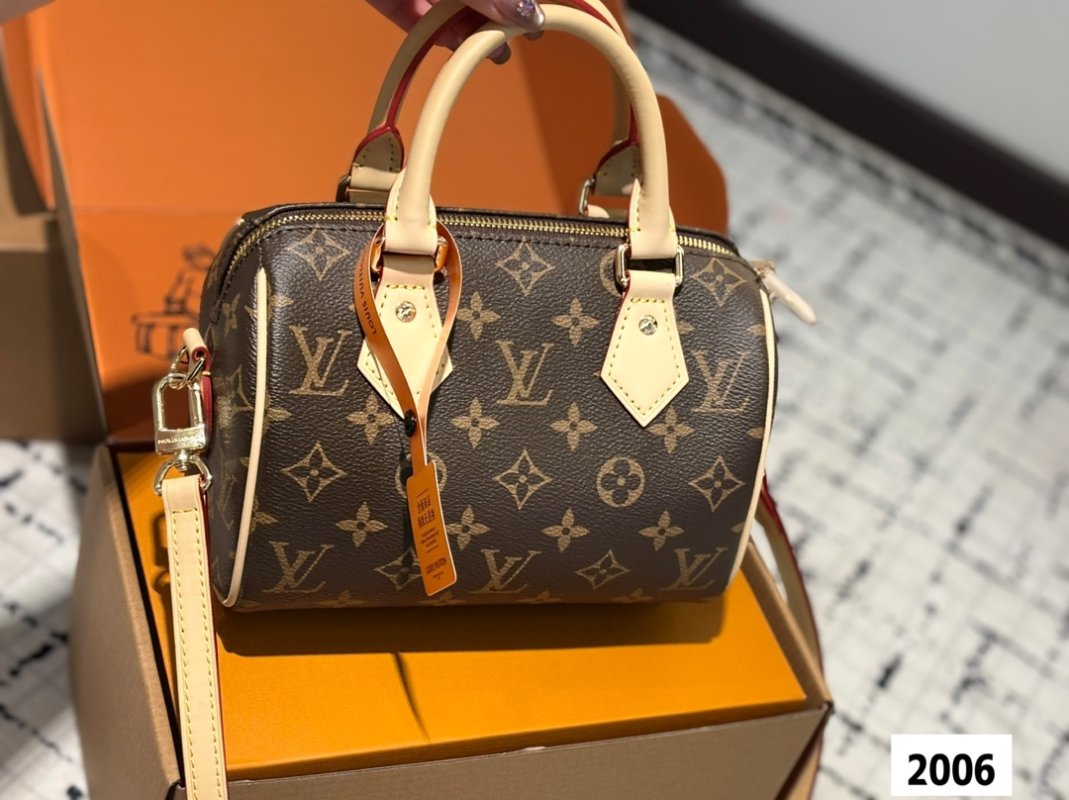Louis Vuitton Speedy Monogram Canvas Handbag Brown view