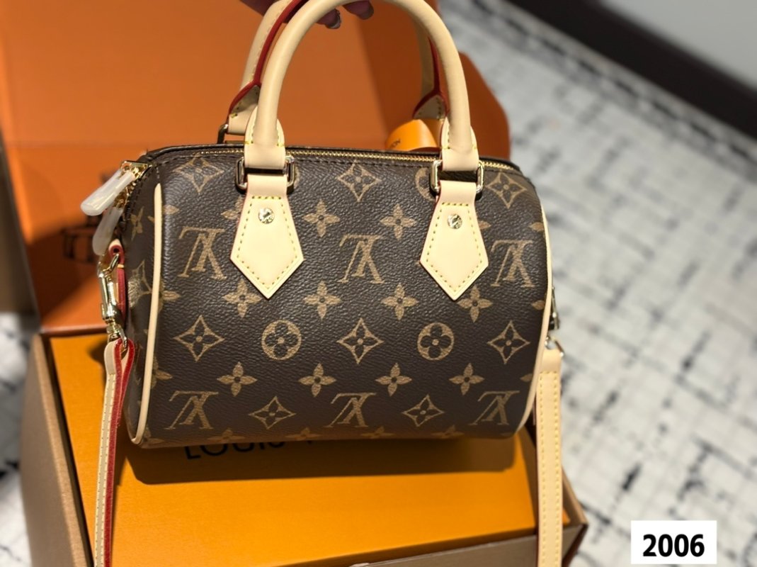 Louis Vuitton Speedy Monogram Canvas Handbag Brown view