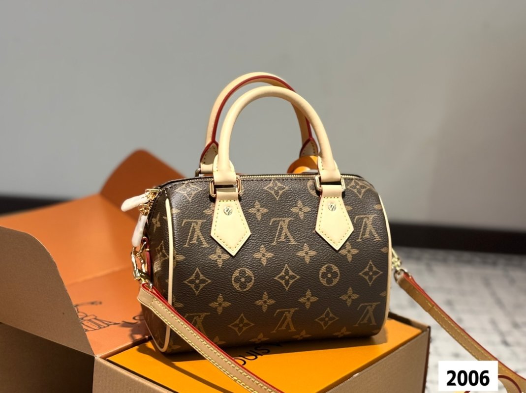 Louis Vuitton Speedy Monogram Canvas Handbag Brown view