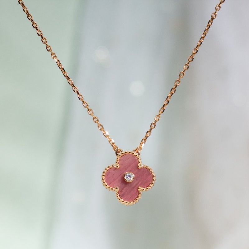 Van Cleef & Arpels Four-Leaf Clover Necklace Rose Quartz