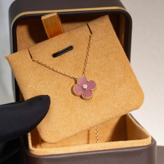 Van Cleef & Arpels Four-Leaf Clover Necklace Rose Quartz view 2