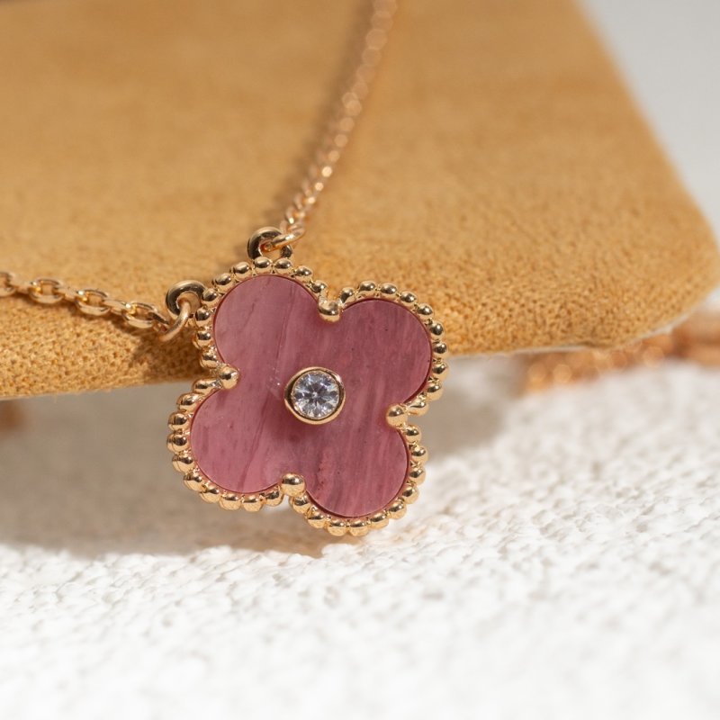 Van Cleef & Arpels Four-Leaf Clover Necklace Rose Quartz view
