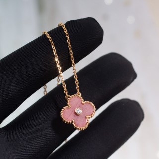 Van Cleef & Arpels Four-Leaf Clover Necklace Rose Quartz view 4