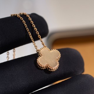 Van Cleef & Arpels Four-Leaf Clover Necklace Rose Quartz view 5