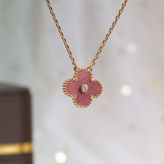 Van Cleef & Arpels Four-Leaf Clover Necklace Rose Quartz view 6