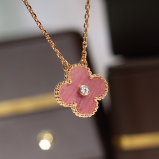 Van Cleef & Arpels Four-Leaf Clover Necklace Rose Quartz view 7