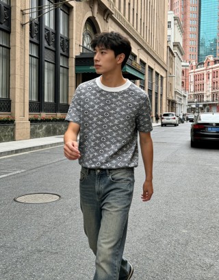 Louis Vuitton Monogram Short Sleeve T-Shirt Grey view 4