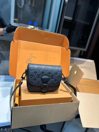 Louis Vuitton Outdoor Saddle Crossbody Bag Black