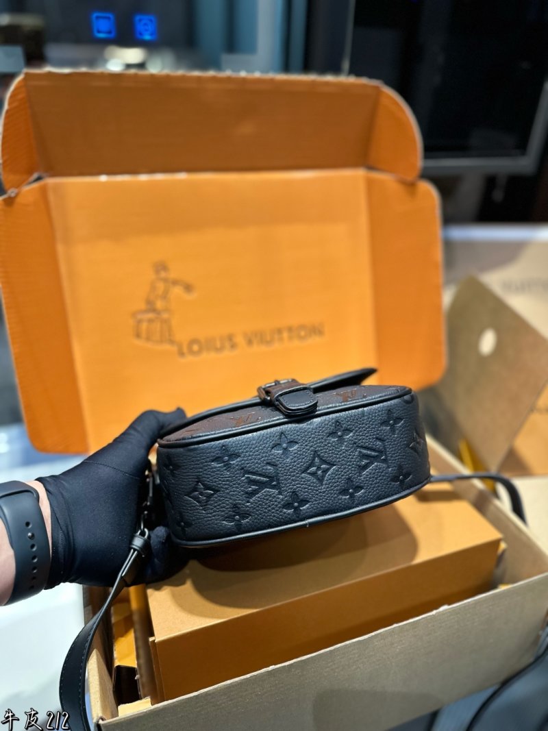 Louis Vuitton Outdoor Saddle Crossbody Bag Black view