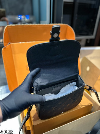 Louis Vuitton Outdoor Saddle Crossbody Bag Black view 9