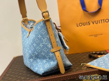 Louis Vuitton Carryall Shoulder Bag Denim Blue view 3