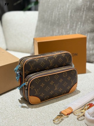 Louis Vuitton Monogram Double Layer Messenger Bag Brown view 2