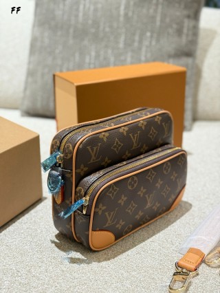 Louis Vuitton Monogram Double Layer Messenger Bag Brown view 3