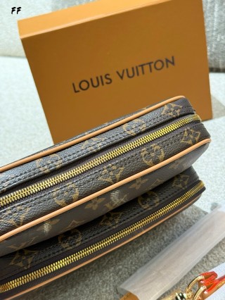 Louis Vuitton Monogram Double Layer Messenger Bag Brown view 4