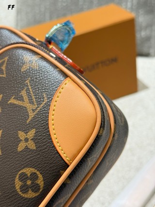 Louis Vuitton Monogram Double Layer Messenger Bag Brown view 9