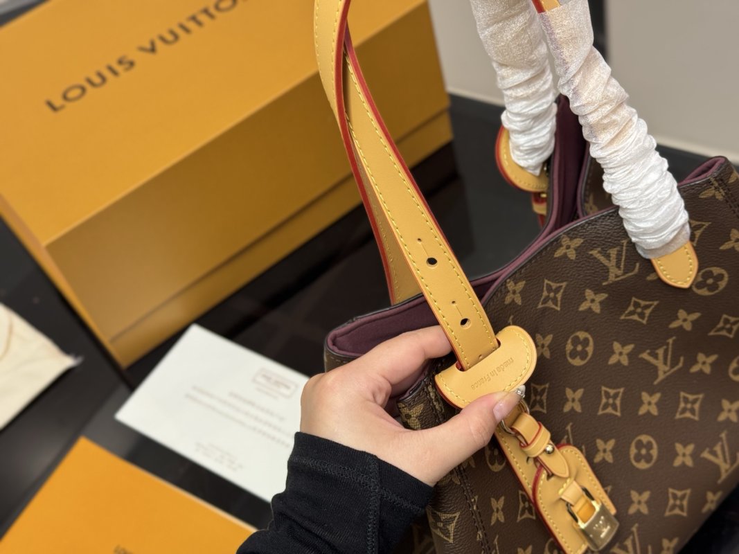 Louis Vuitton Monogram Canvas Shoulder Bag - Brown view