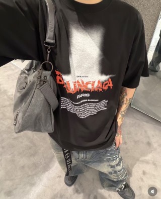 Black Oversized Graphic Print T-Shirt with Red Logo view 4