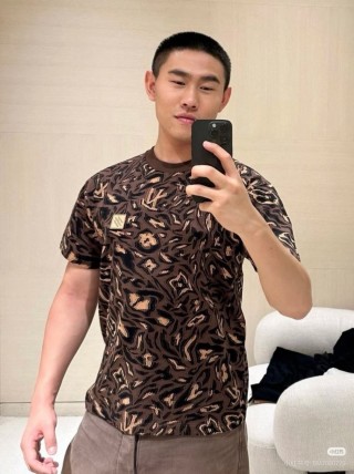 Louis Vuitton Monogram Short Sleeve T-Shirt Brown view 8