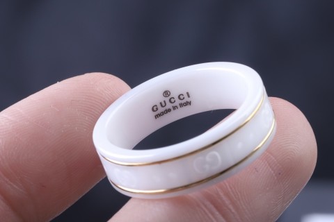 Gucci Icon Ceramic Band Ring with Gold Trim - White view 8