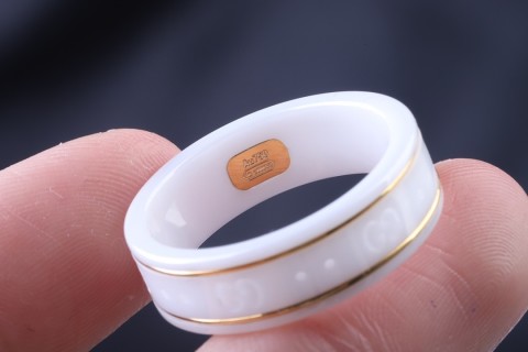 Gucci Icon Ceramic Band Ring with Gold Trim - White view 9