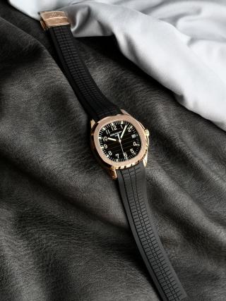 Patek Philippe Aquanaut 5167R Rose Gold Black Dial Watch view 2