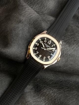 Patek Philippe Aquanaut 5167R Rose Gold Black Dial Watch view 3