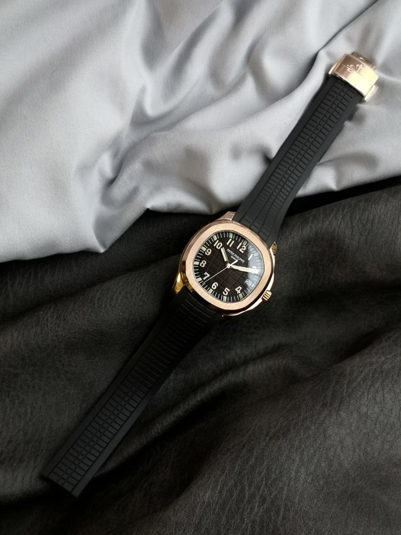 Patek Philippe Aquanaut 5167R Rose Gold Black Dial Watch view