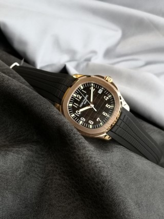 Patek Philippe Aquanaut 5167R Rose Gold Black Dial Watch view 5
