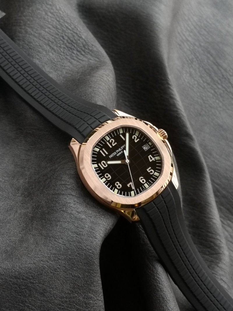 Patek Philippe Aquanaut 5167R Rose Gold Black Dial Watch view