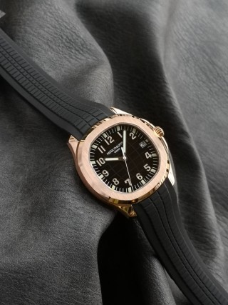 Patek Philippe Aquanaut 5167R Rose Gold Black Dial Watch view 6