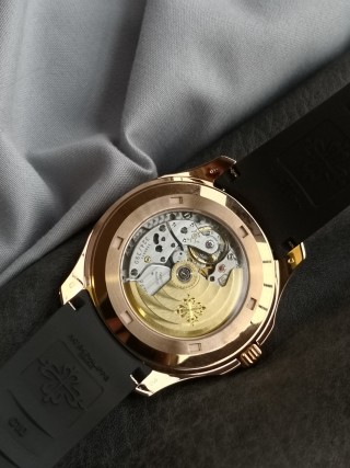 Patek Philippe Aquanaut 5167R Rose Gold Black Dial Watch view 9