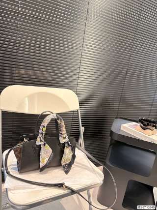 Louis Vuitton Epi Leather Tote with Scarf Black view 2