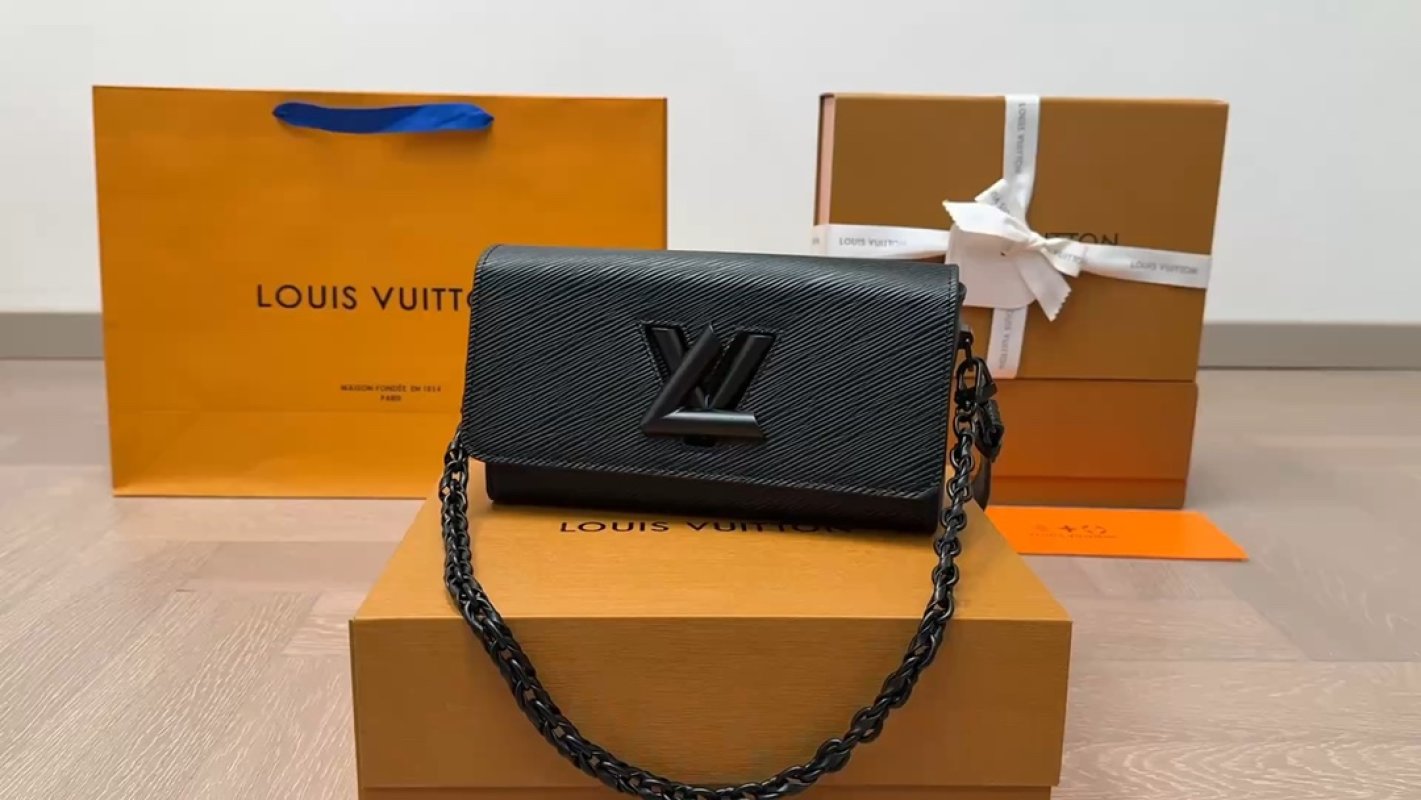 Louis Vuitton Twist Chain Shoulder Bag Black