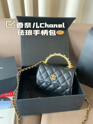 Chanel Quilted Enamel Handle Crossbody Bag Black Gold view 3