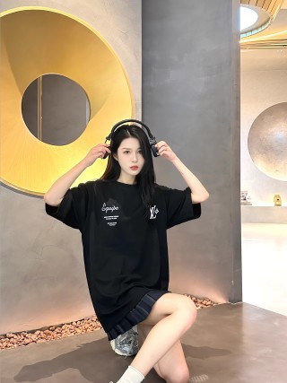 Louis Vuitton Black Logo Short Sleeve T-Shirt view 3