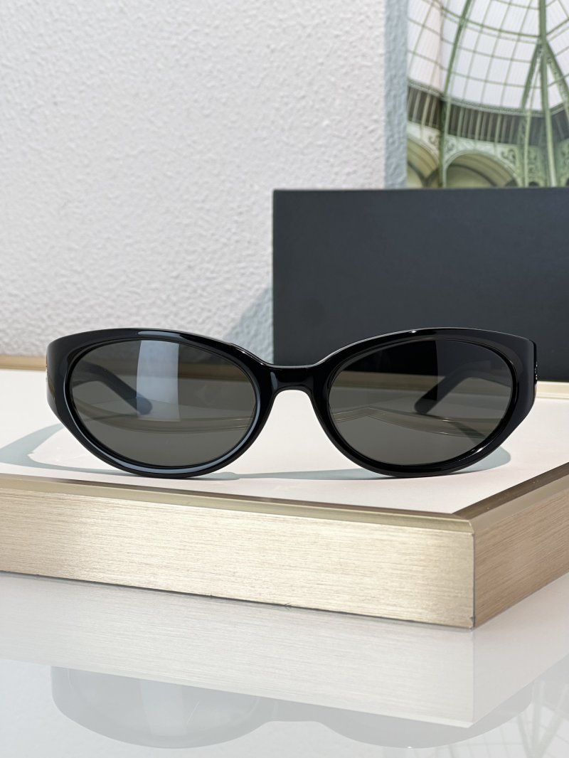 Gentle Monster Young Black Oval Sunglasses
