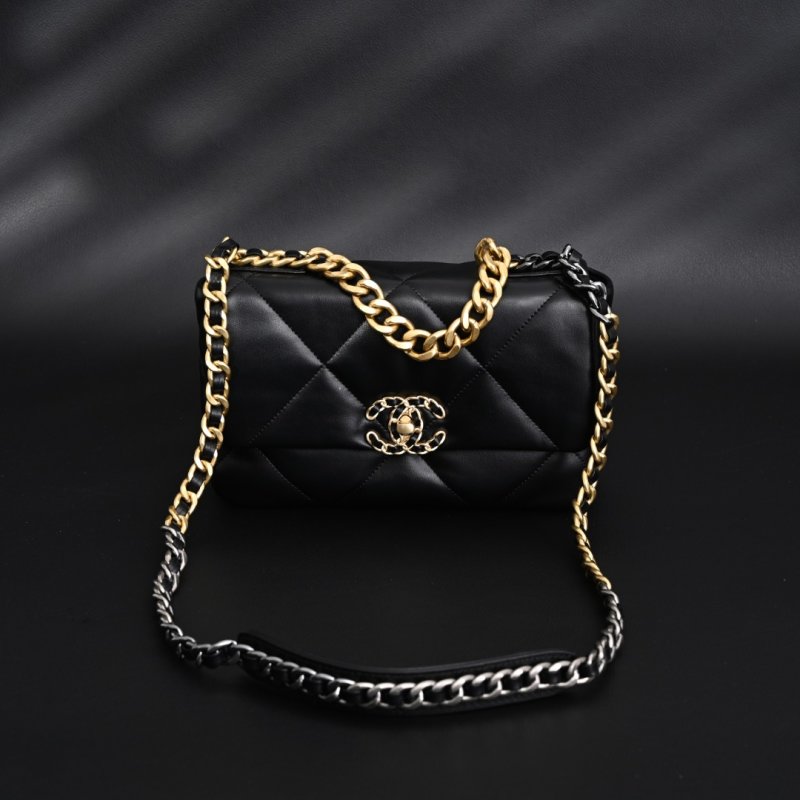 Chanel Black Diamond Quilted Shoulder Bag with Gold Chain