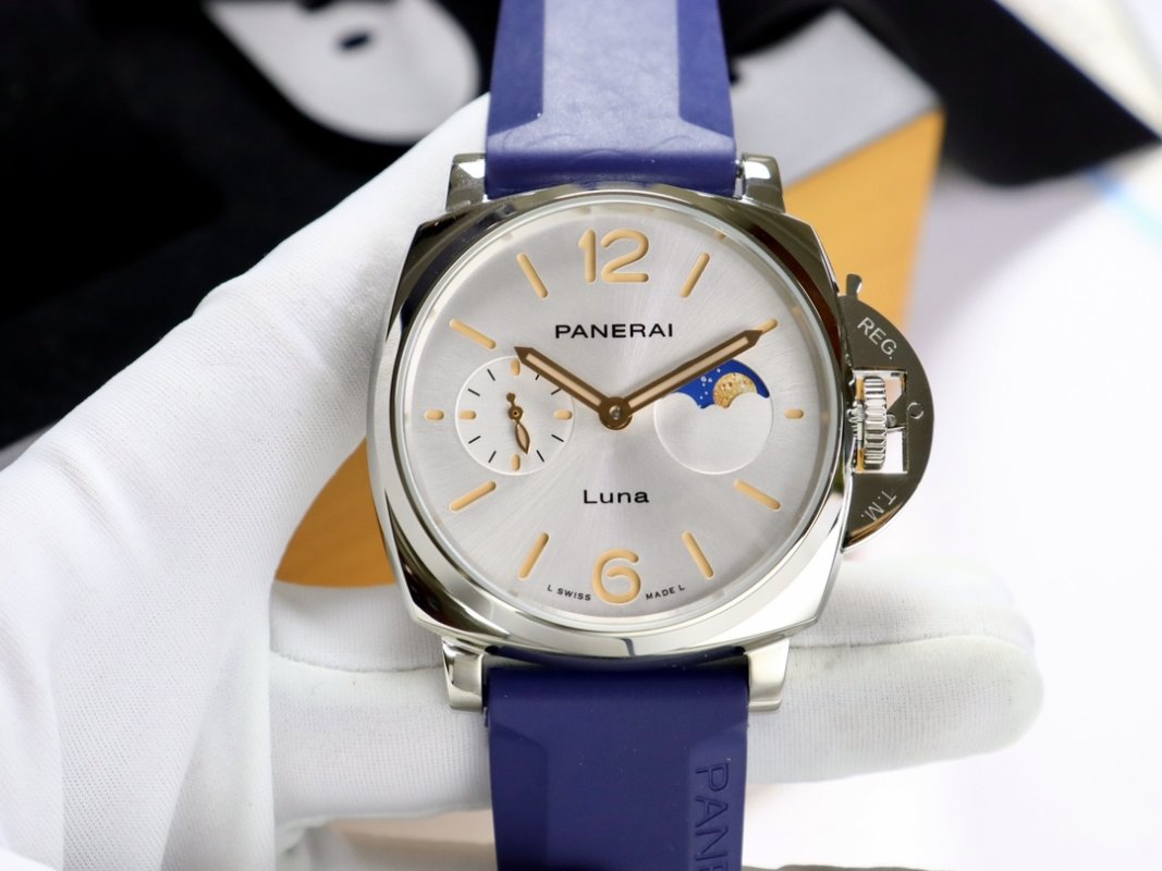Panerai Luminor Due Luna 42mm Silver Dial Watch view