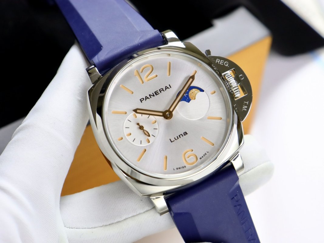 Panerai Luminor Due Luna 42mm Silver Dial Watch view