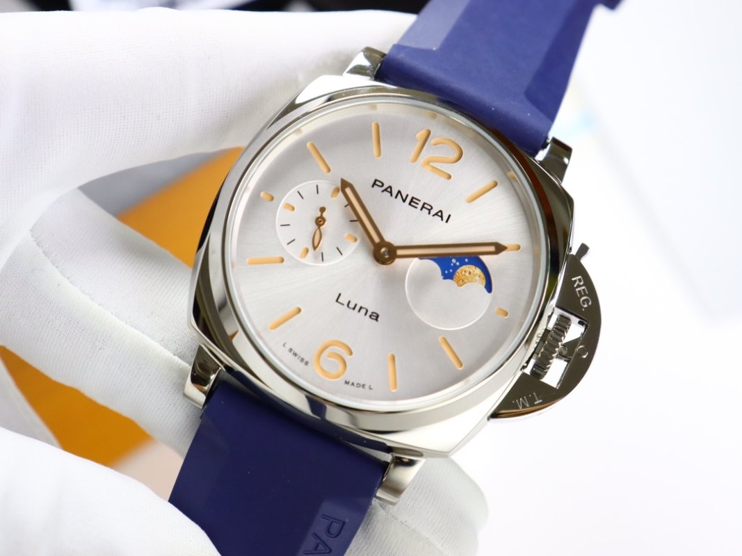 Panerai Luminor Due Luna 42mm Silver Dial Watch view