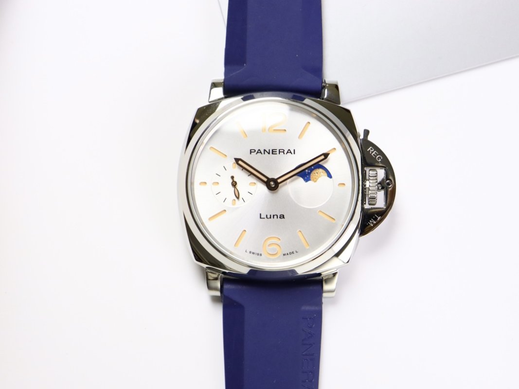 Panerai Luminor Due Luna 42mm Silver Dial Watch view