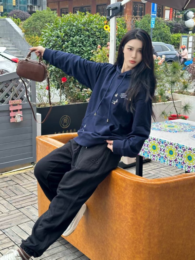 Alo Black Wide-Leg Sweatpants view