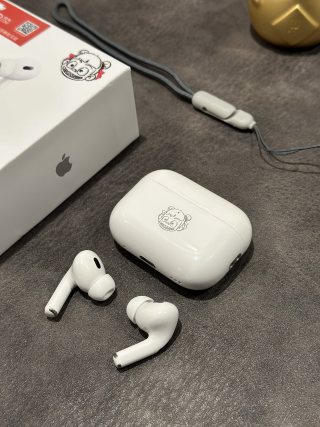 Apple AirPods Pro 2 Animated Character Edition White view 3